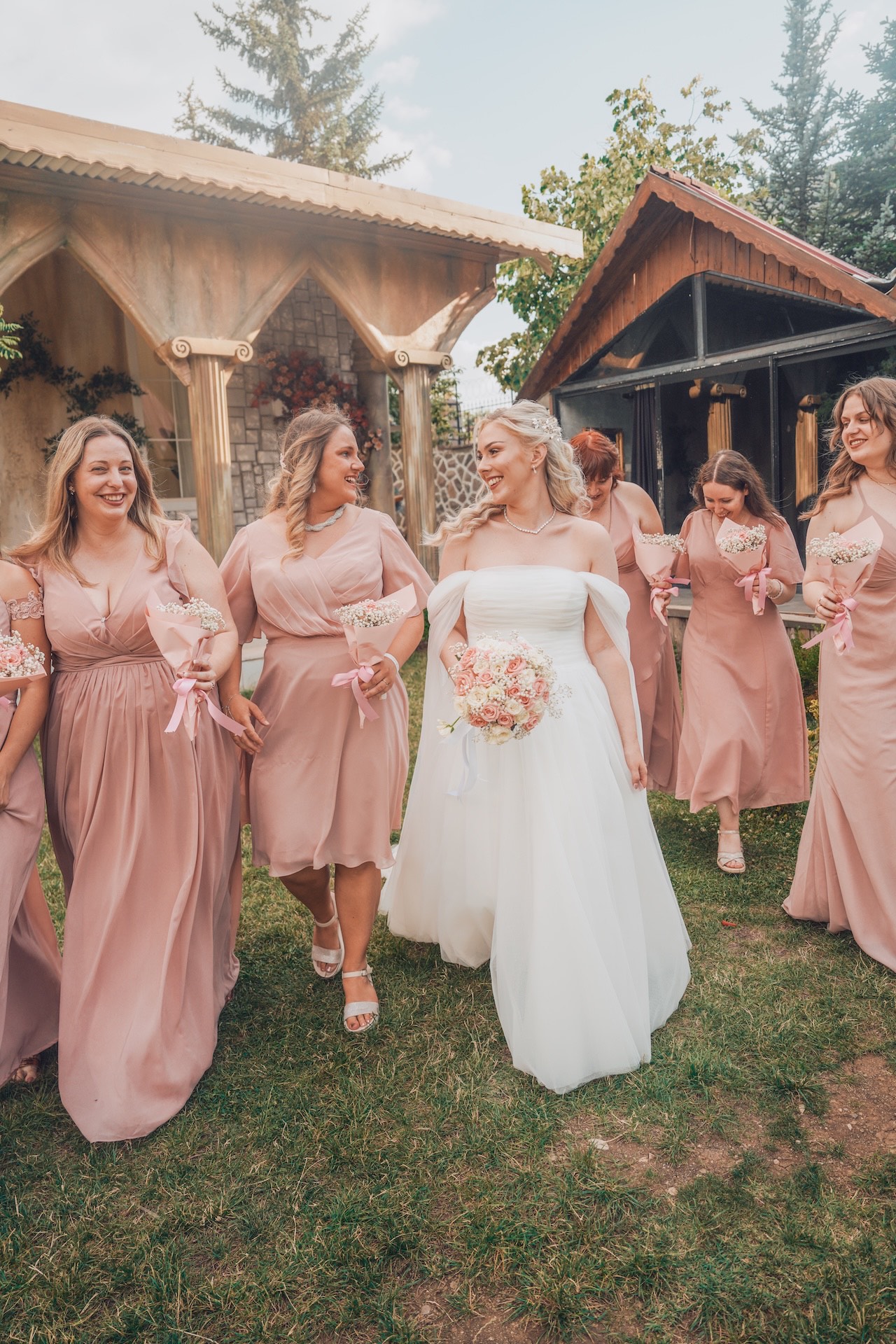 İlk dans anından romantik siyah beyaz kare